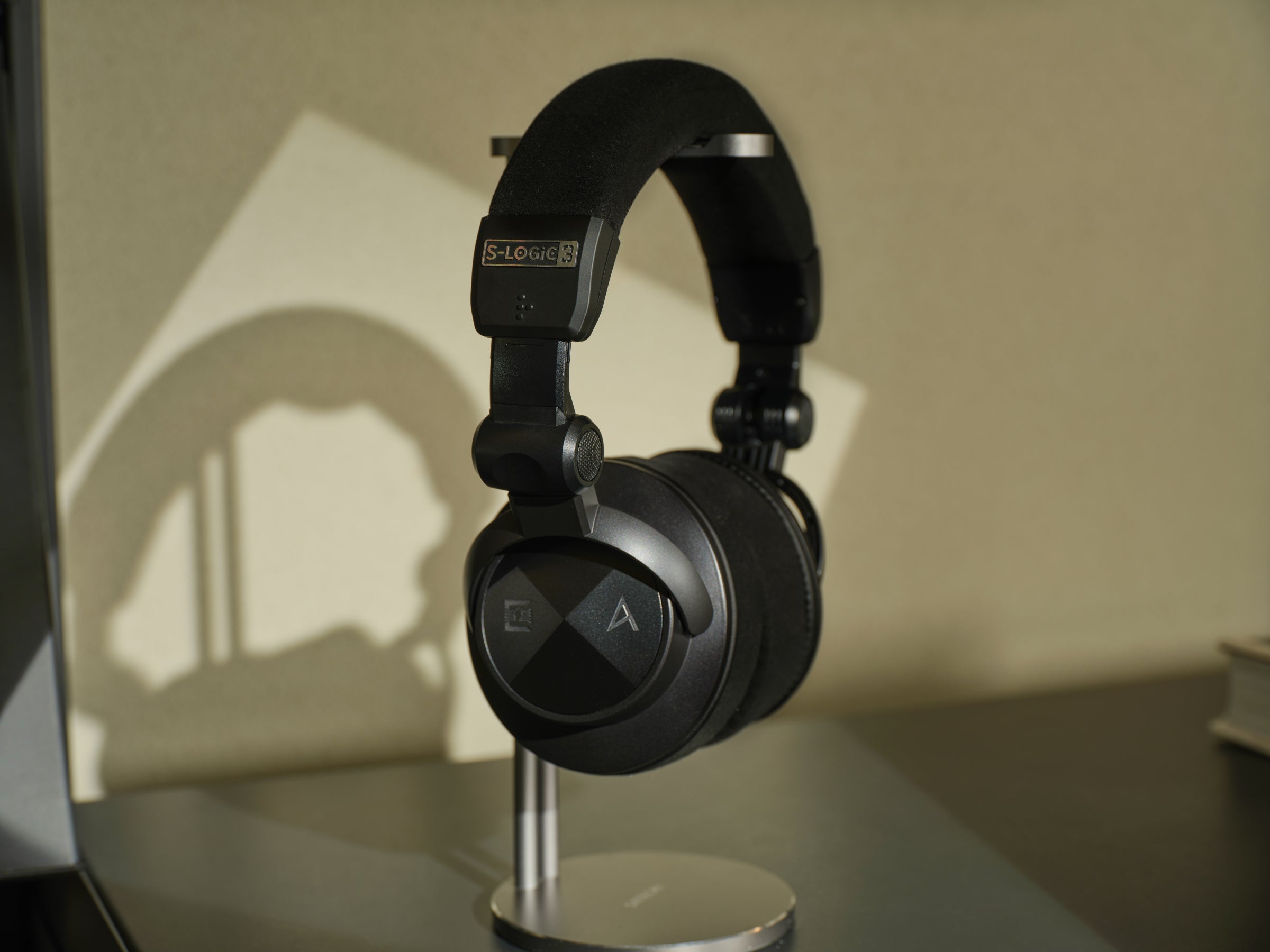 Astell&Kern Virtuoso Closed-Back Headphones