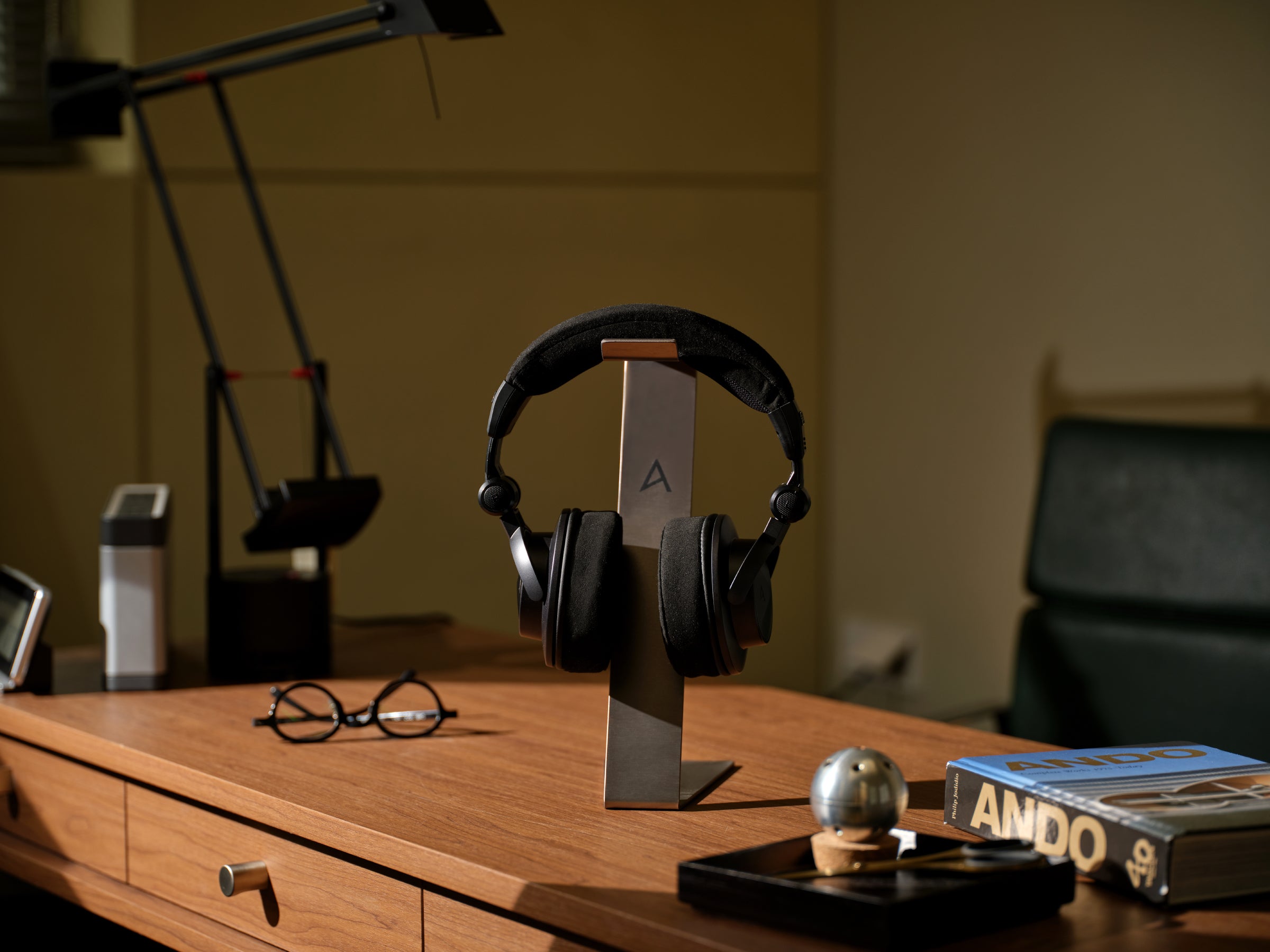 Astell&Kern Virtuoso Closed-Back Headphones