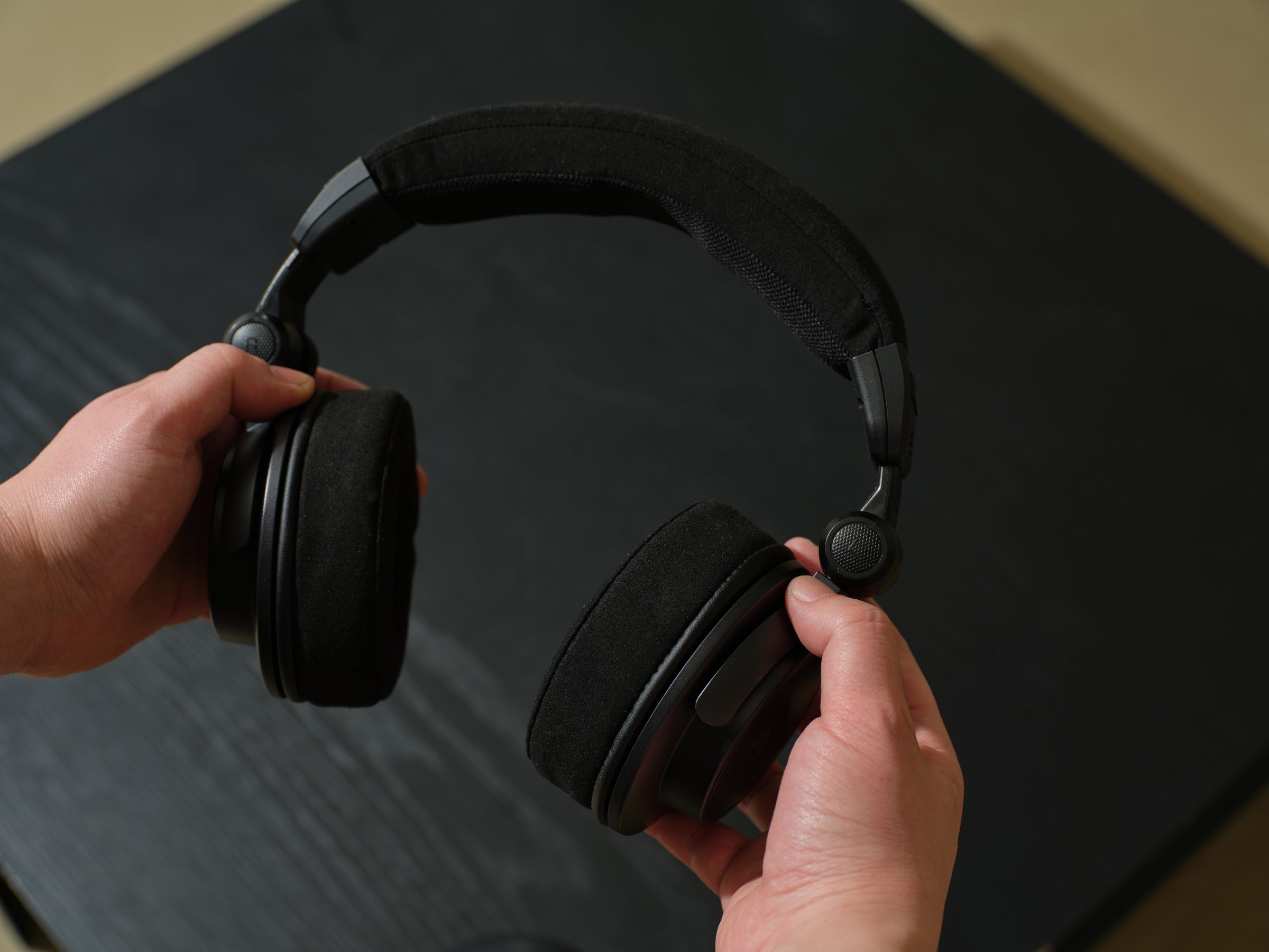 Astell&Kern Virtuoso Closed-Back Headphones