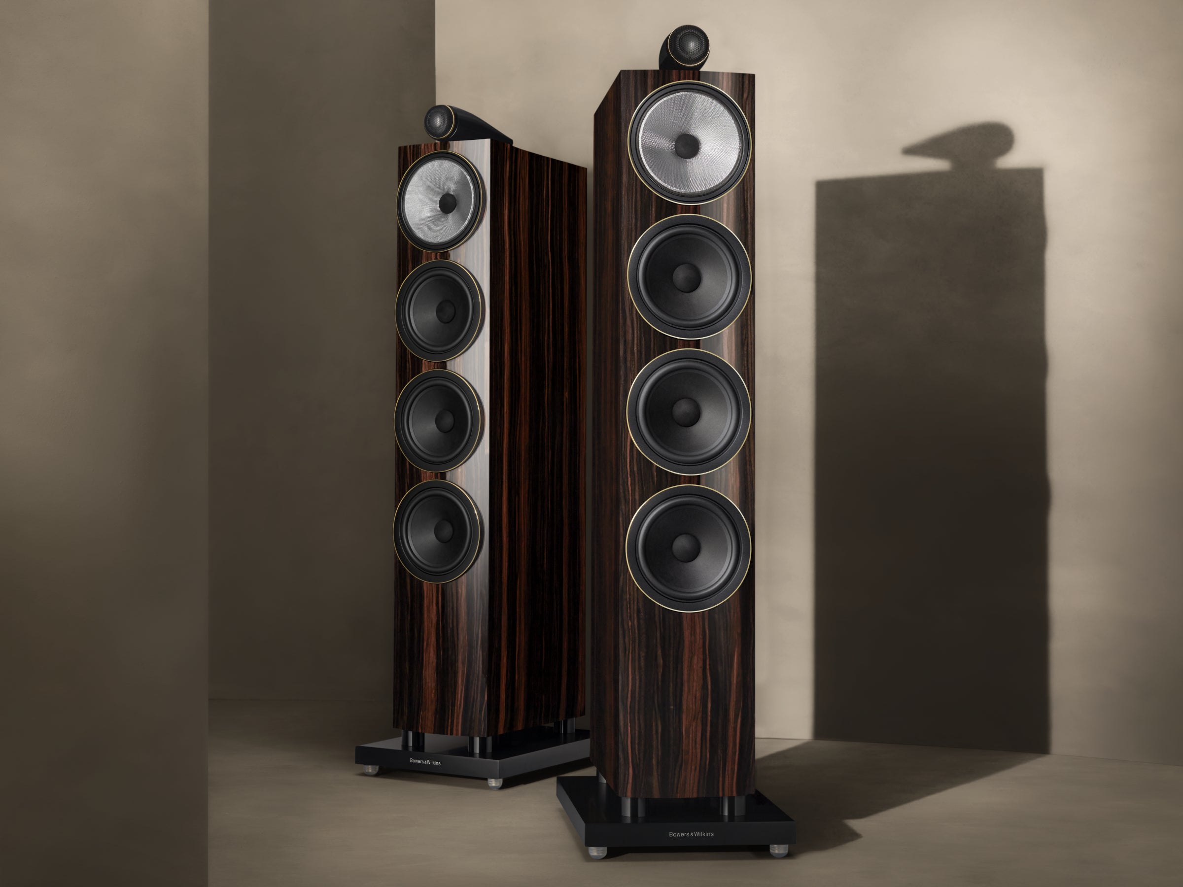 Naim Uniti Nova PE with Bowers & Wilkins 702 Signature Floorstanding Speakers
