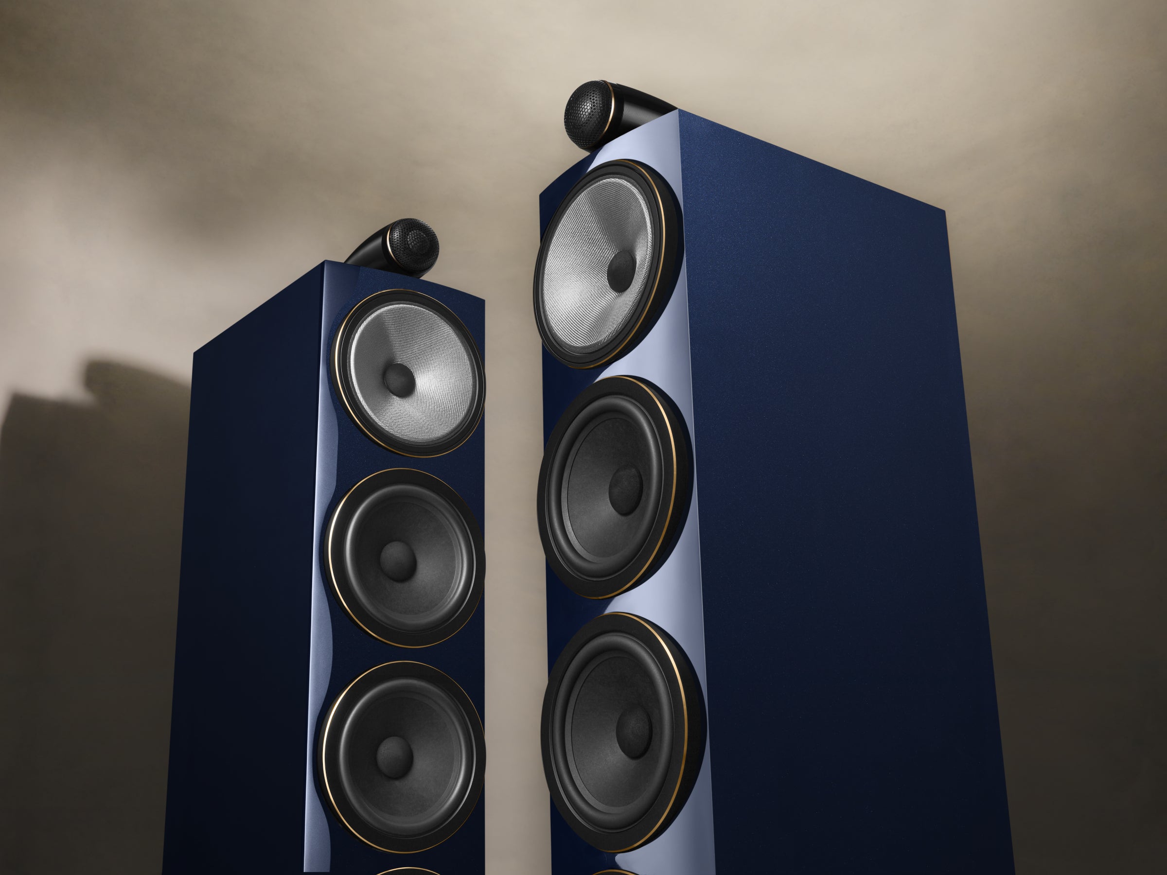 Naim Uniti Nova PE with Bowers & Wilkins 702 Signature Floorstanding Speakers