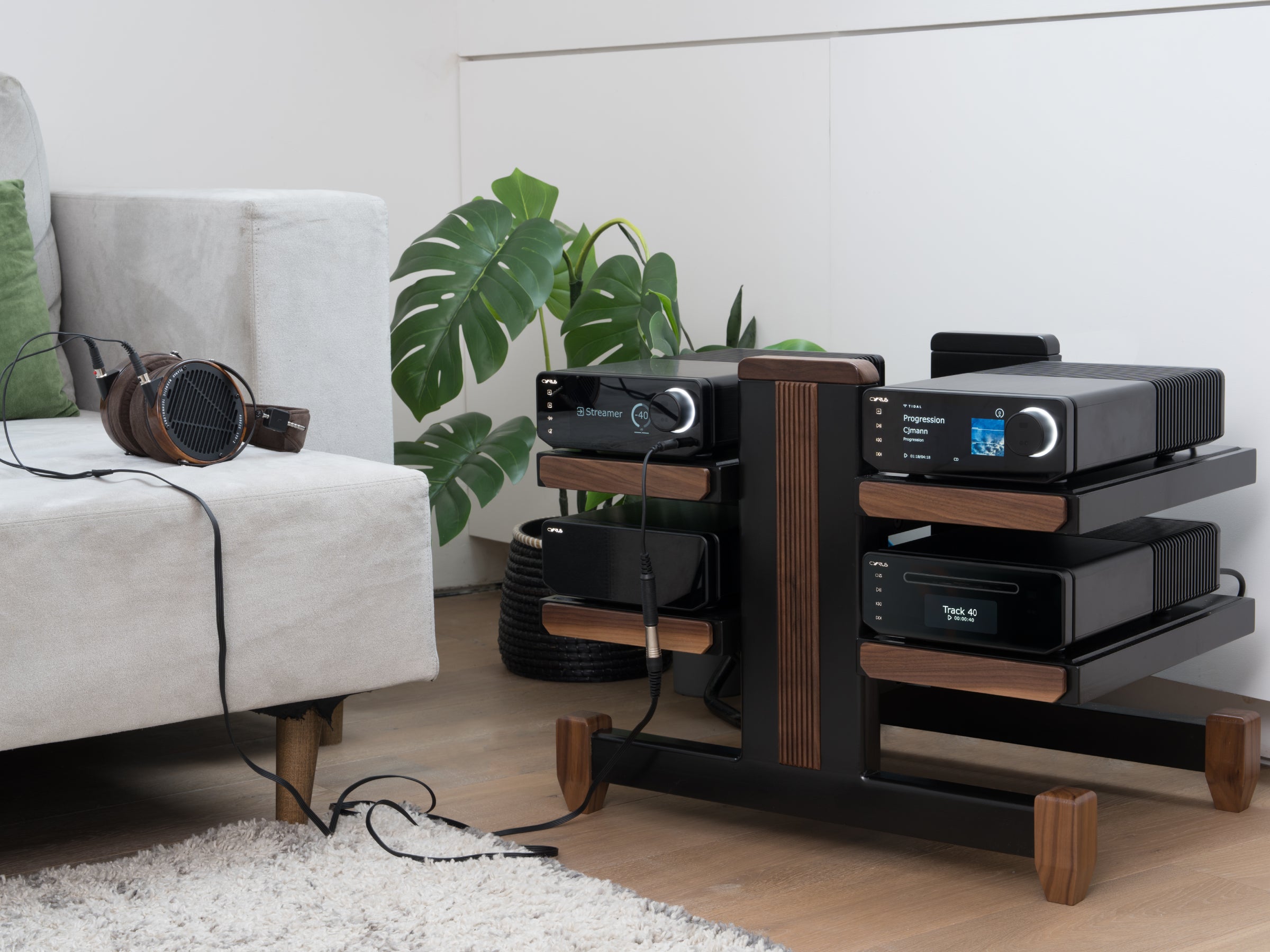 Cyrus 40 Amp with 40 ST Streaming Music Player