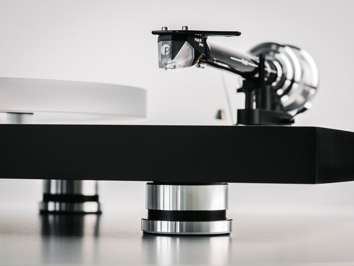 Pro-Ject Debut Reference 10 Turntable