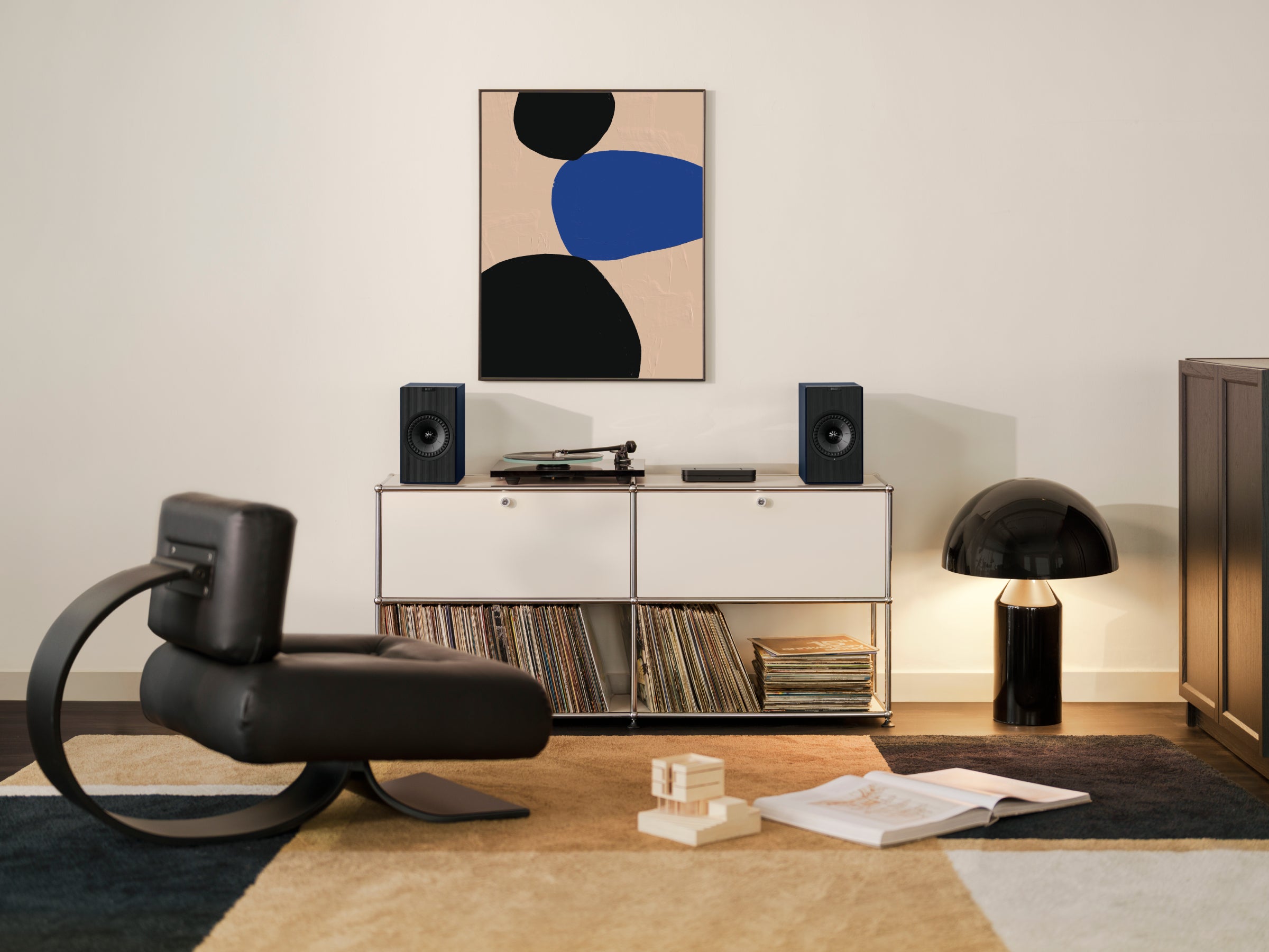 KEF Coda W with SQ1 Speaker Stands