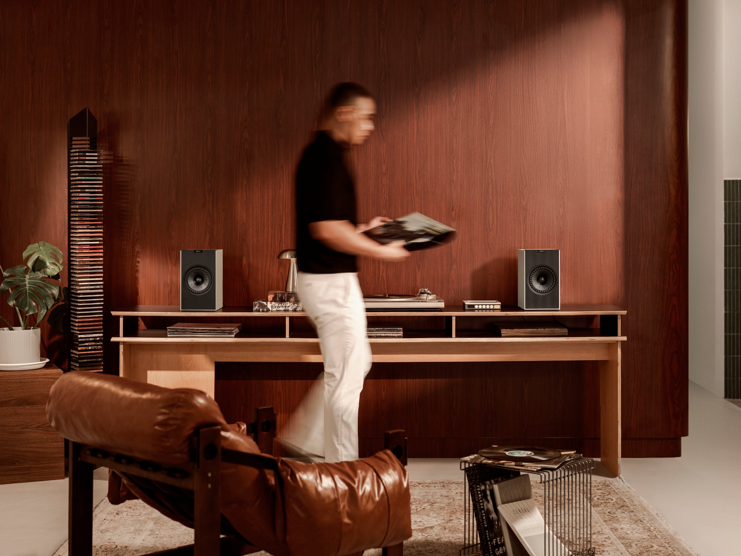 KEF Coda W with SQ1 Speaker Stands