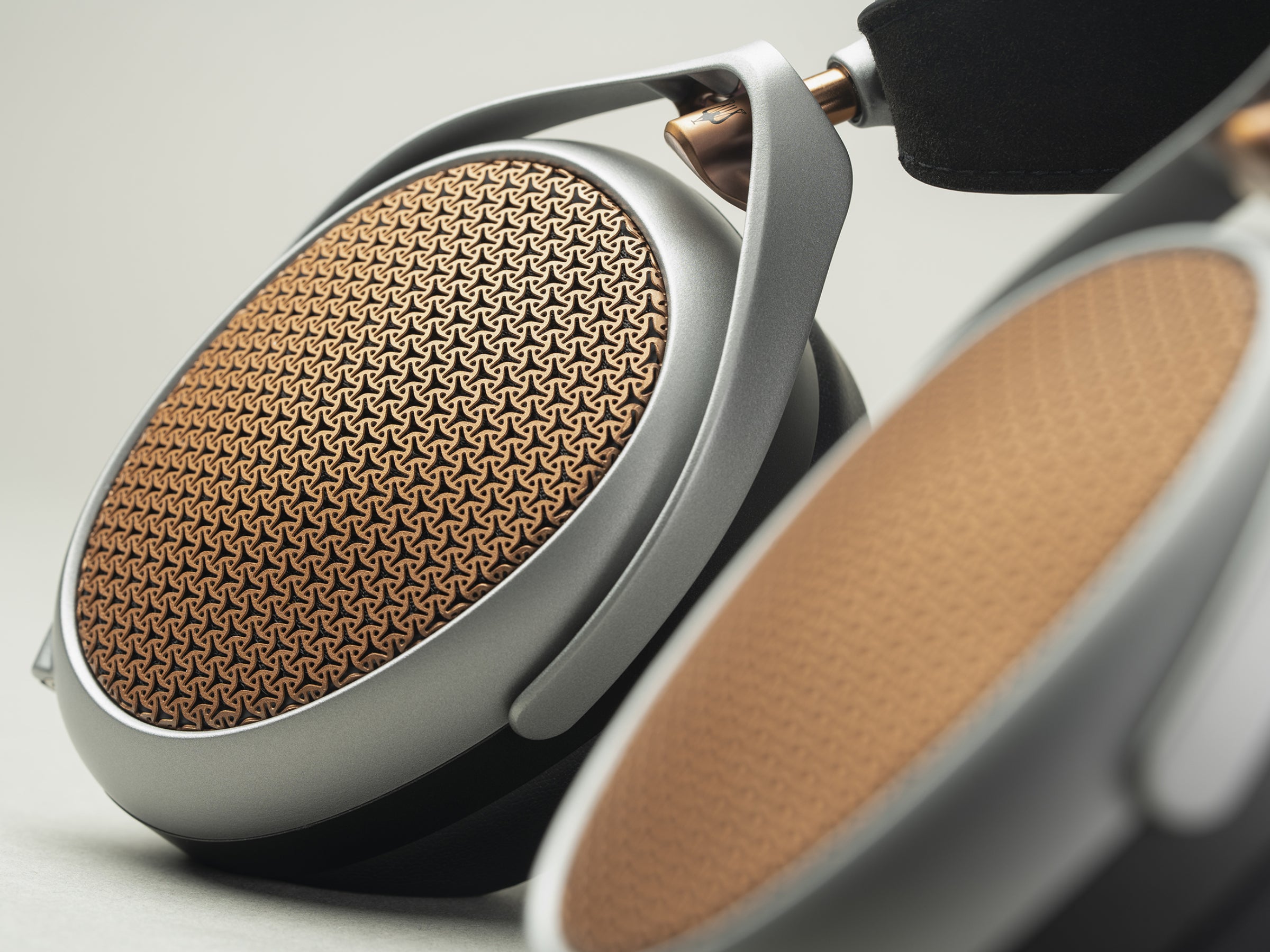 iFi iDSD Valkyrie + Meze Poet Headphone System