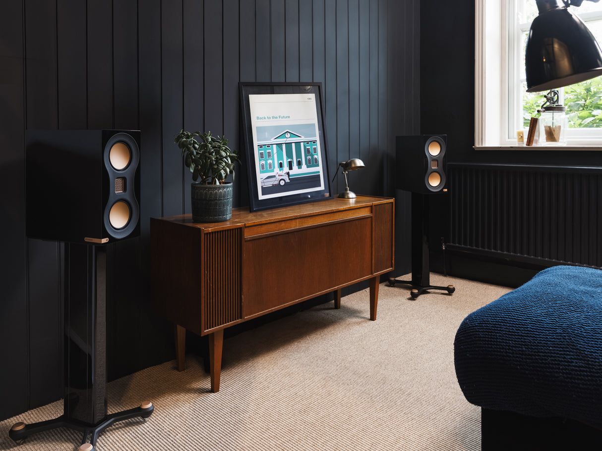 Monitor Audio Studio 89 Bookshelf Speakers + Studio 89 Stands