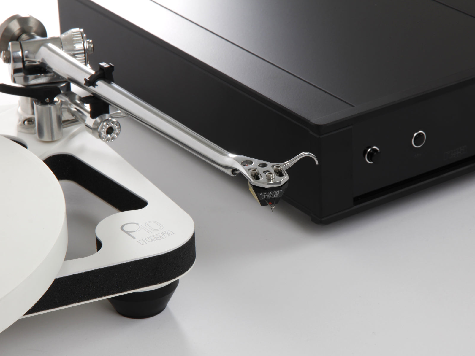 Rega Planar 10 Turntable