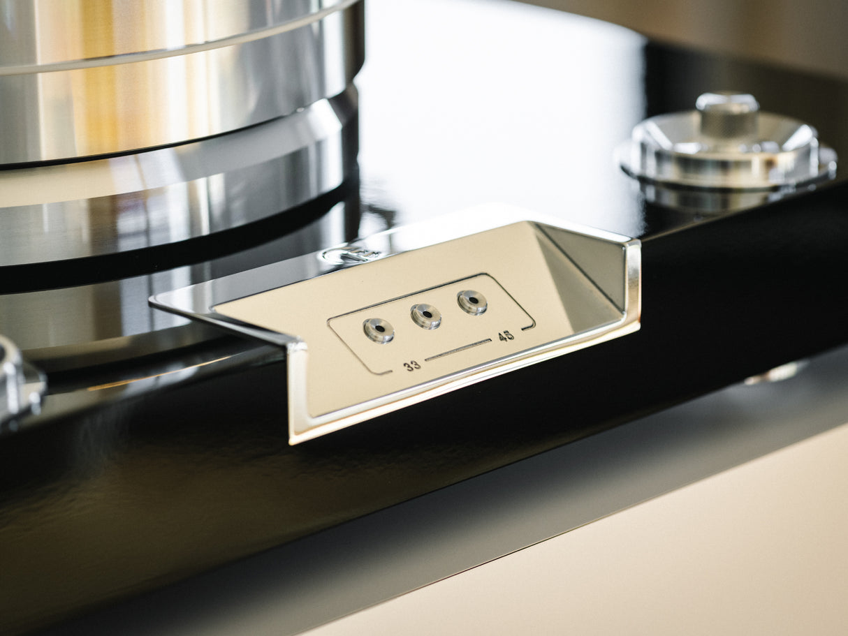 Pro-Ject Signature 12.2 Turntable