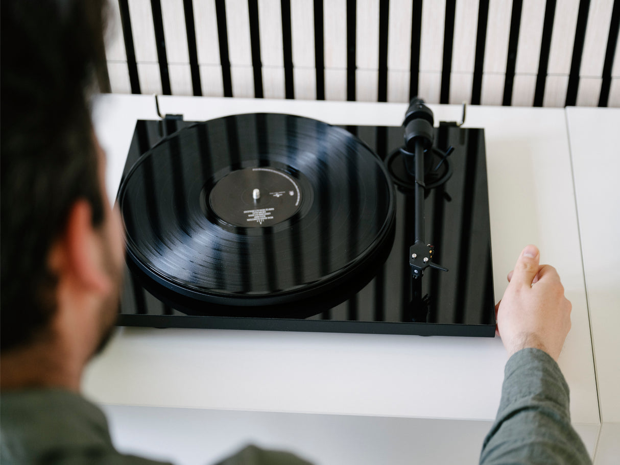 Pro-Ject E1.2 Turntable with Ruark MR1 Mk3 Speakers