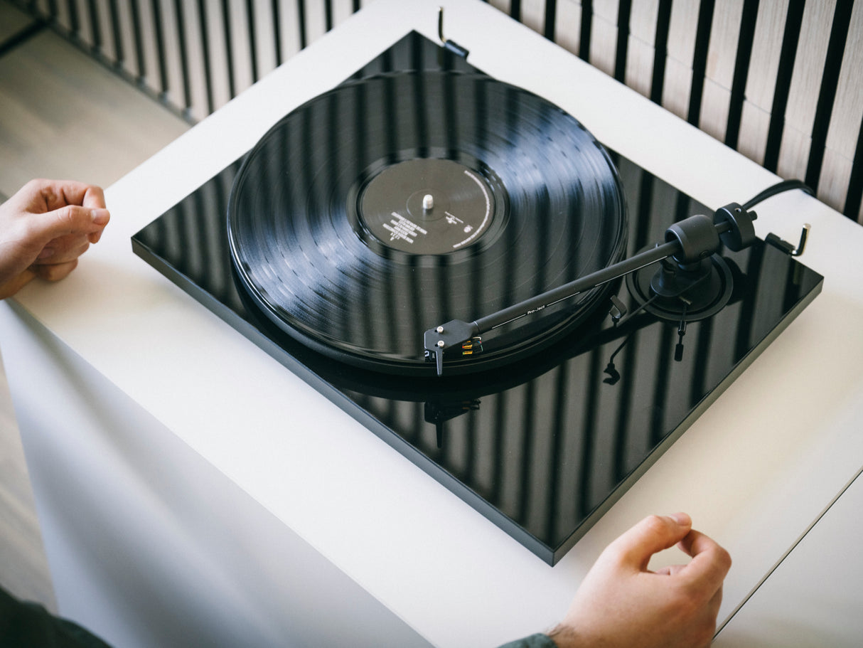 Pro-Ject E1.2 Turntable with Ruark MR1 Mk3 Speakers