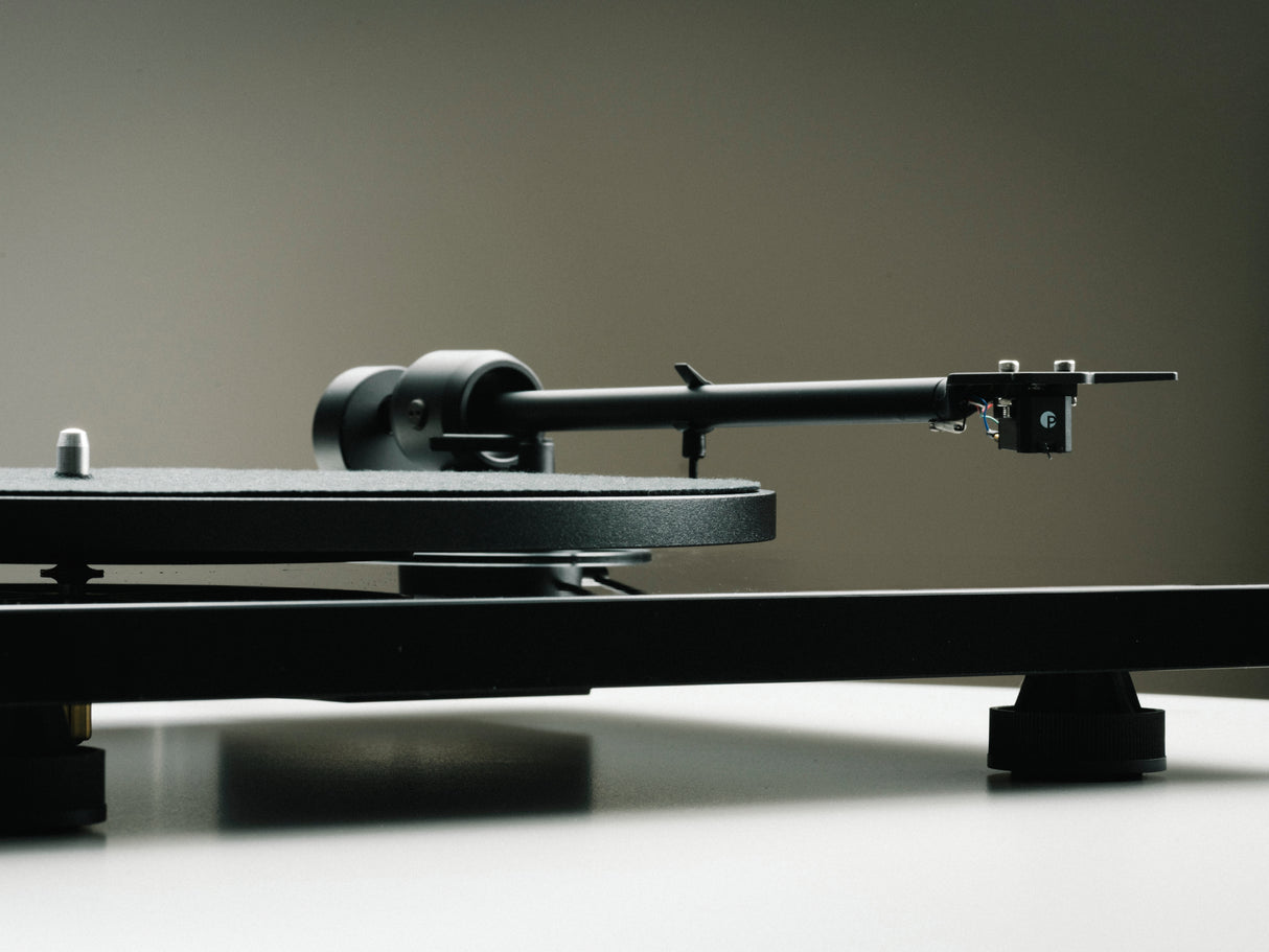 Pro-Ject E1.2 Turntable with Ruark MR1 Mk3 Speakers