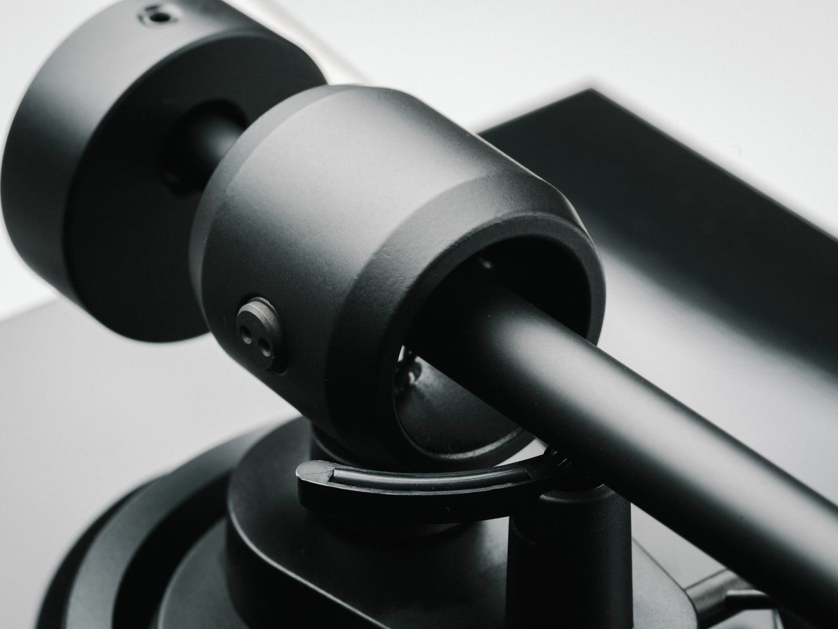 Pro-Ject E1.2 Turntable with Ruark MR1 Mk3 Speakers