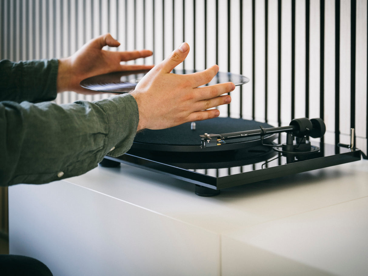 Pro-Ject E1.2 Turntable with Ruark MR1 Mk3 Speakers