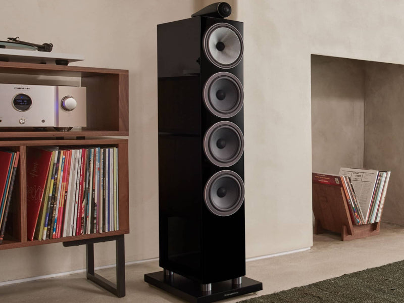 Naim Uniti Nova PE with Bowers & Wilkins 702 S3 Floorstanding Speakers