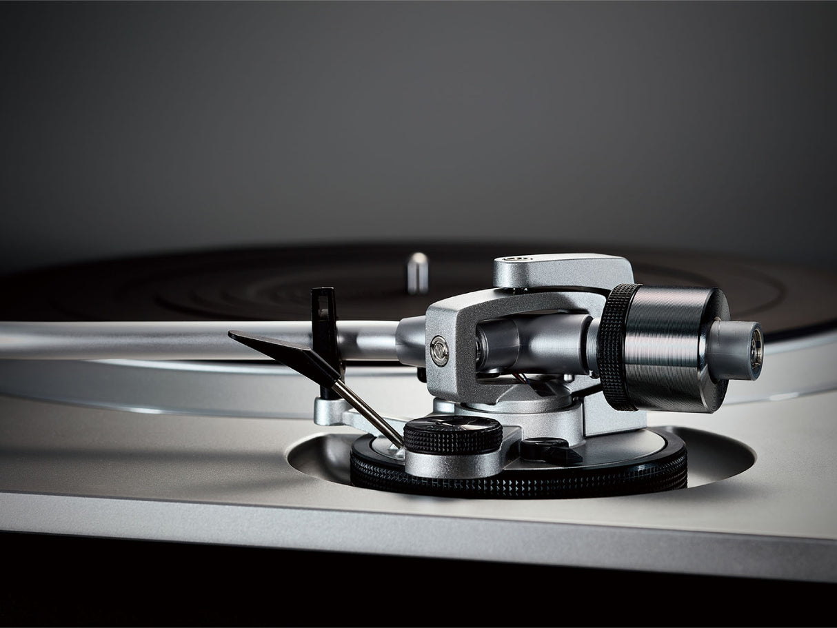Technics SL-1500C Turntable + KEF LS 50 Wireless II Wireless Speaker System