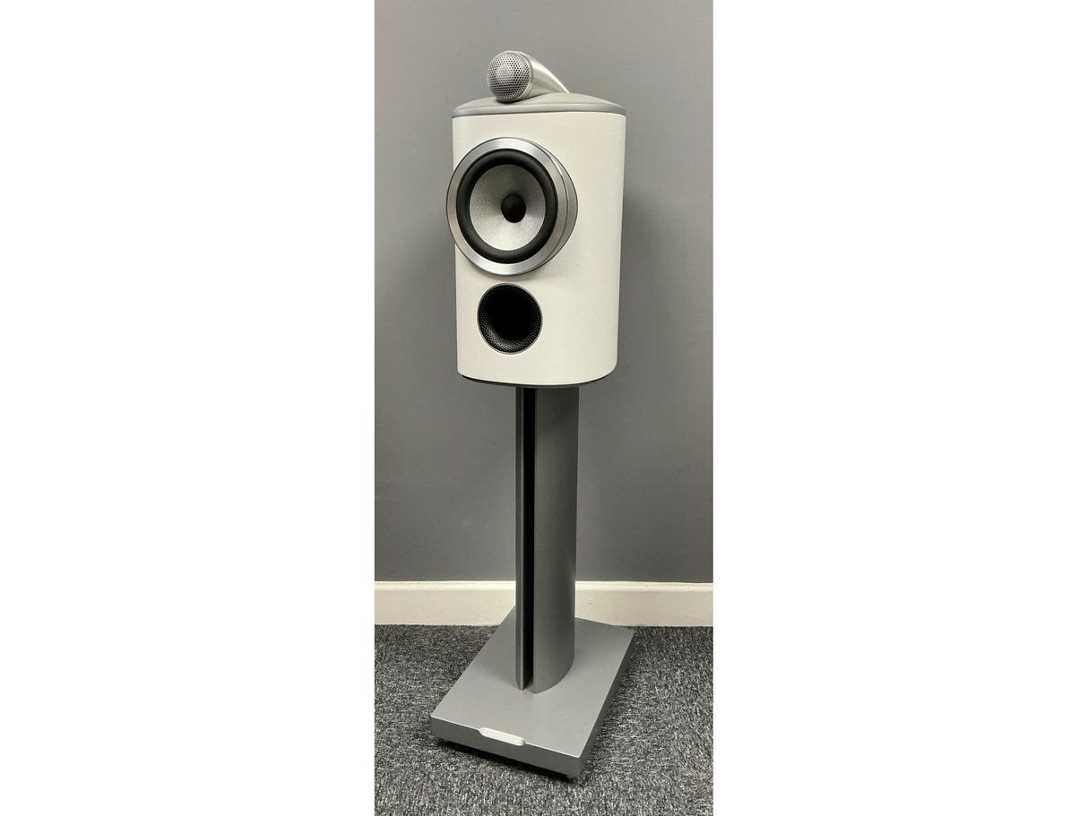 Bowers & Wilkins 805 D4 White Bookshelf Speakers with FS-805 Silver Floor Stands (Ex demonstration)