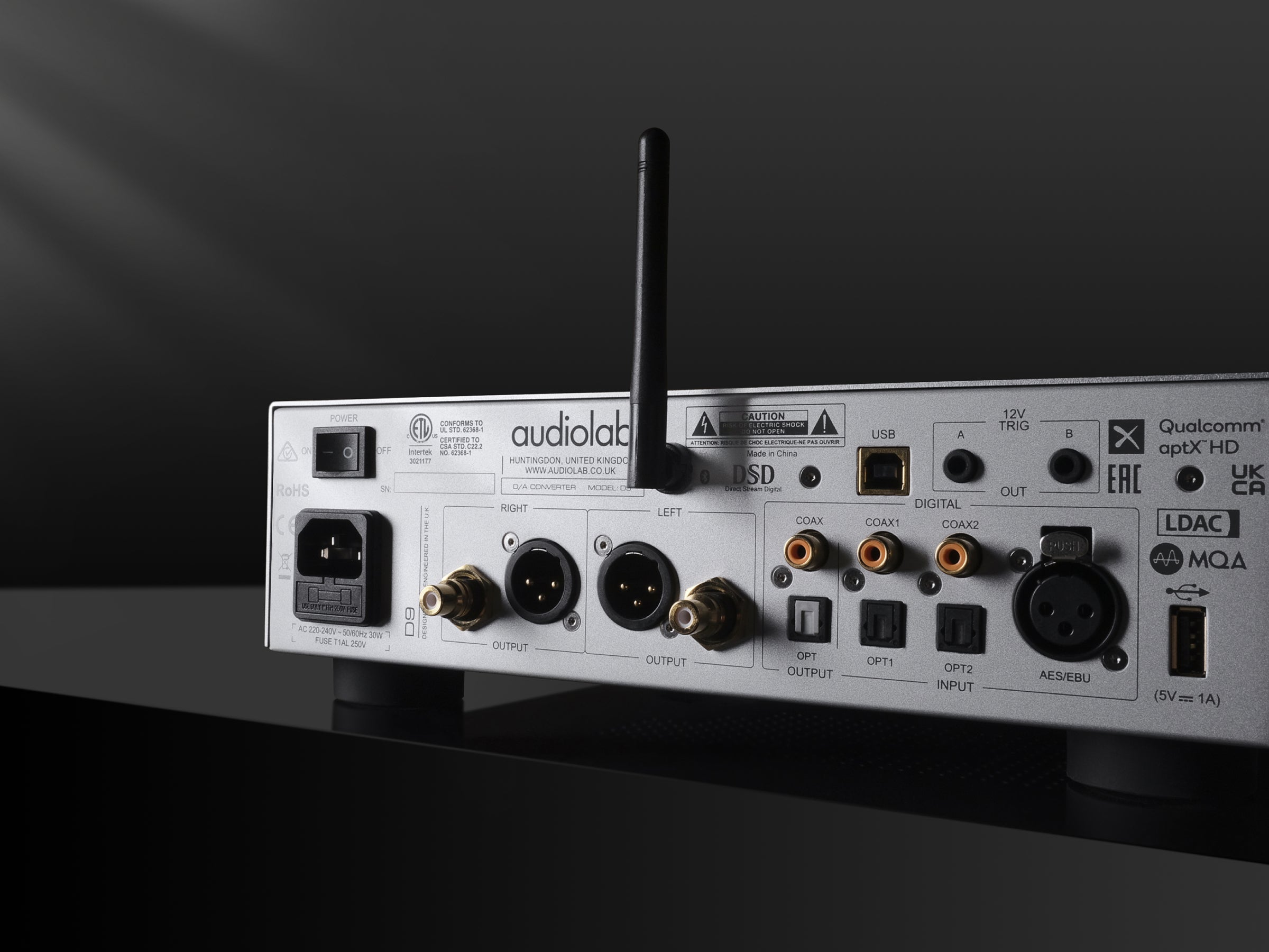 Audiolab D9 DAC Headphone Amplifier with Meze Poet Open-Back