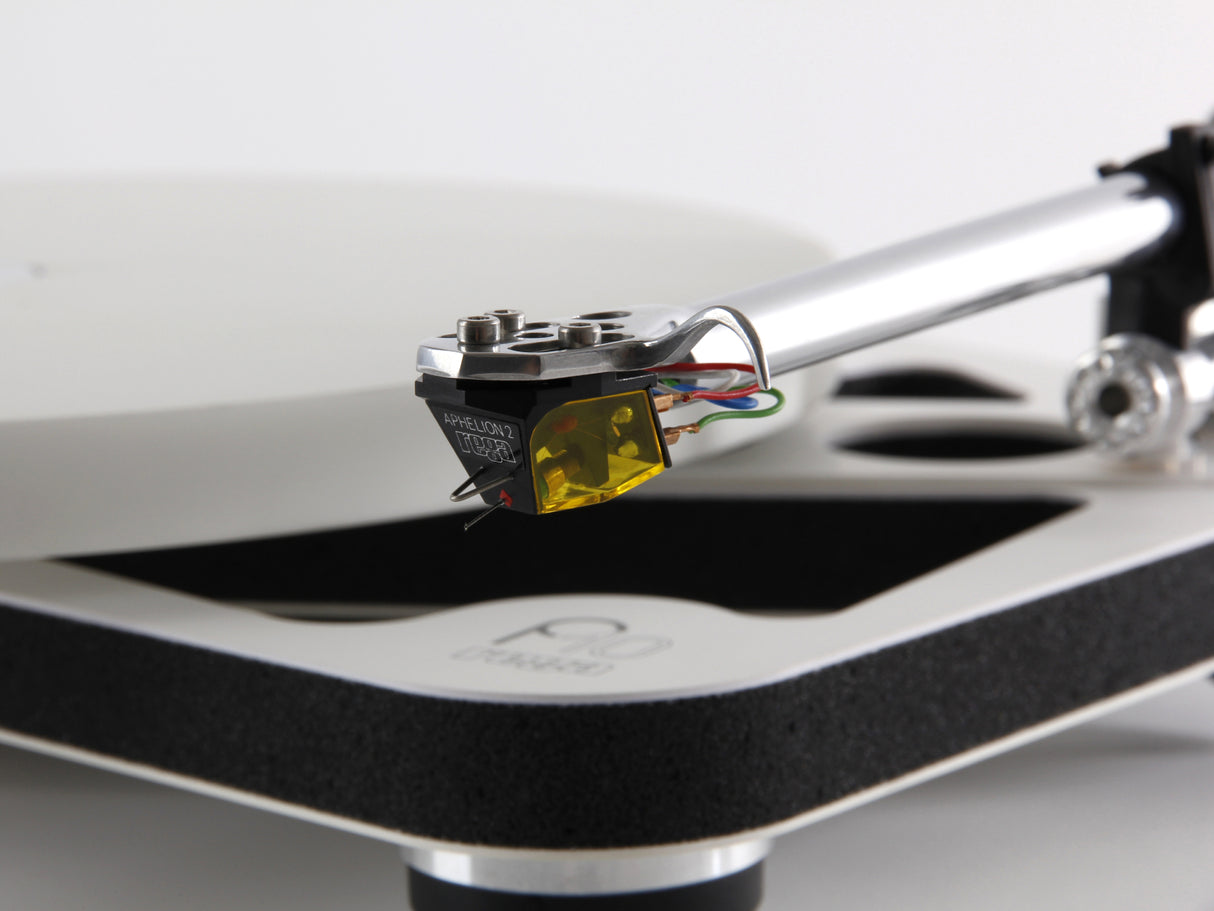 Rega Planar 10 Turntable