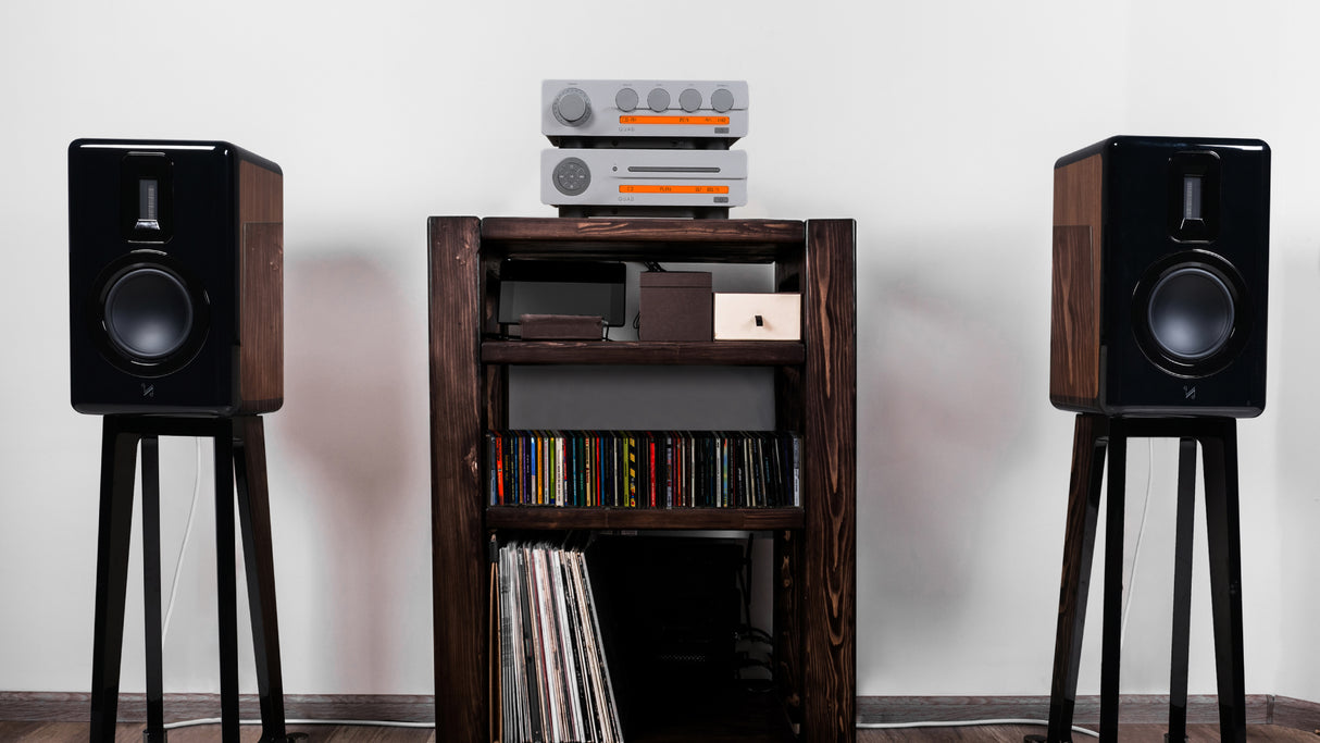 Audiolab D9 DAC Headphone Amplifier with Focal Bathys MG Closed-Back Headphones