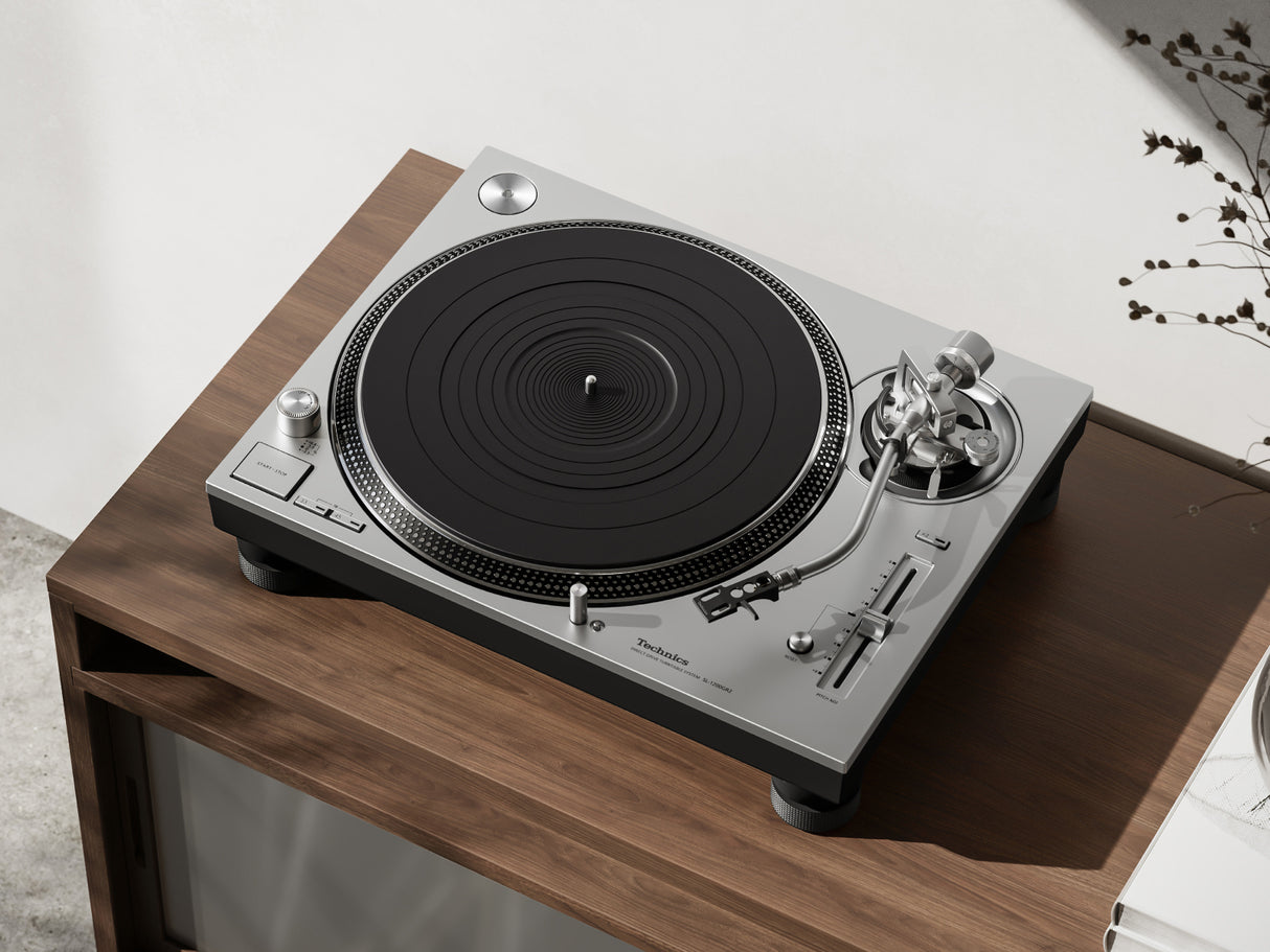 Technics SL-1200GR2 Direct Drive Turntable