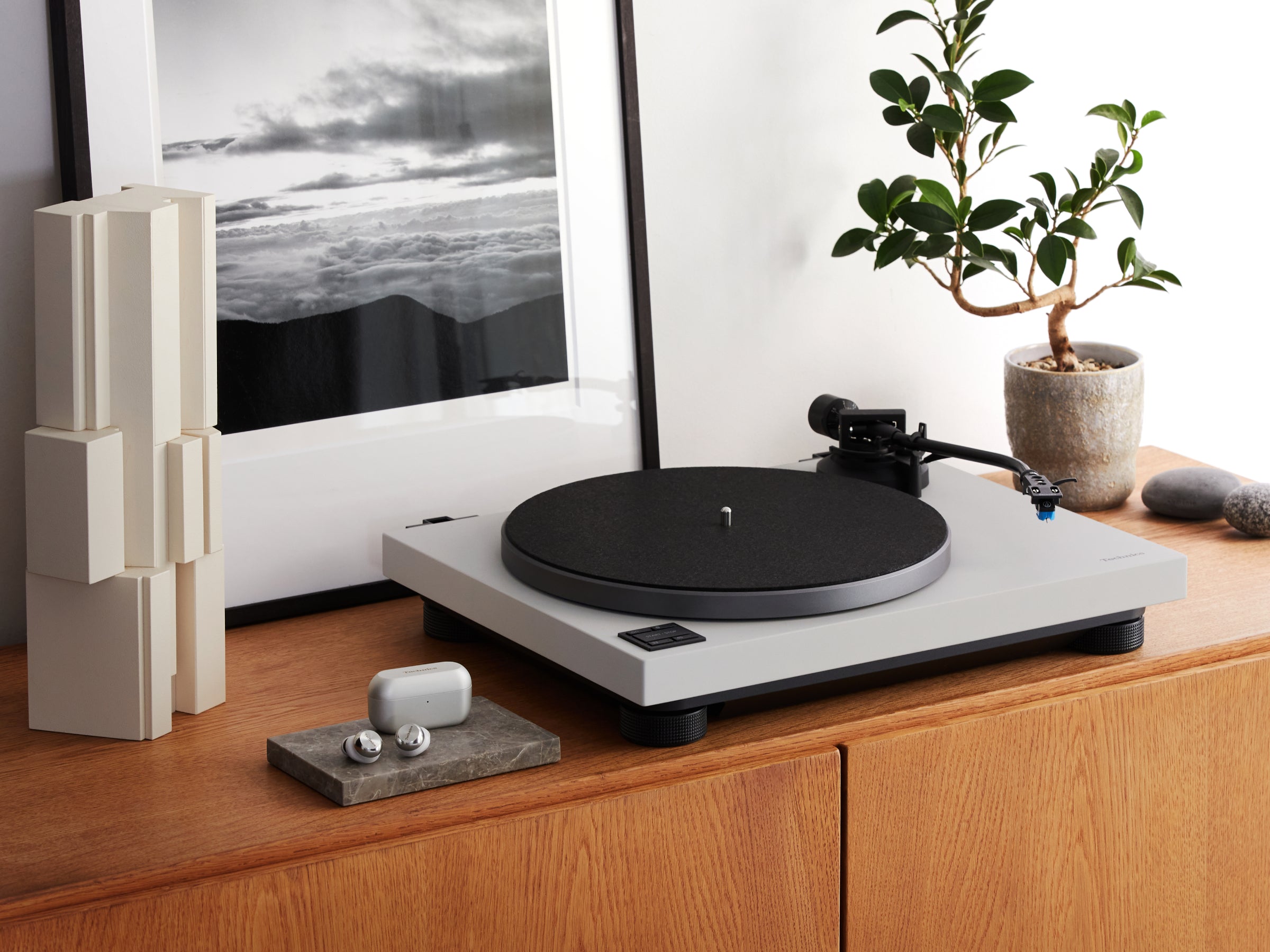 Technics SL-40CBT Direct Drive Turntable with Ortofon 2M Red
