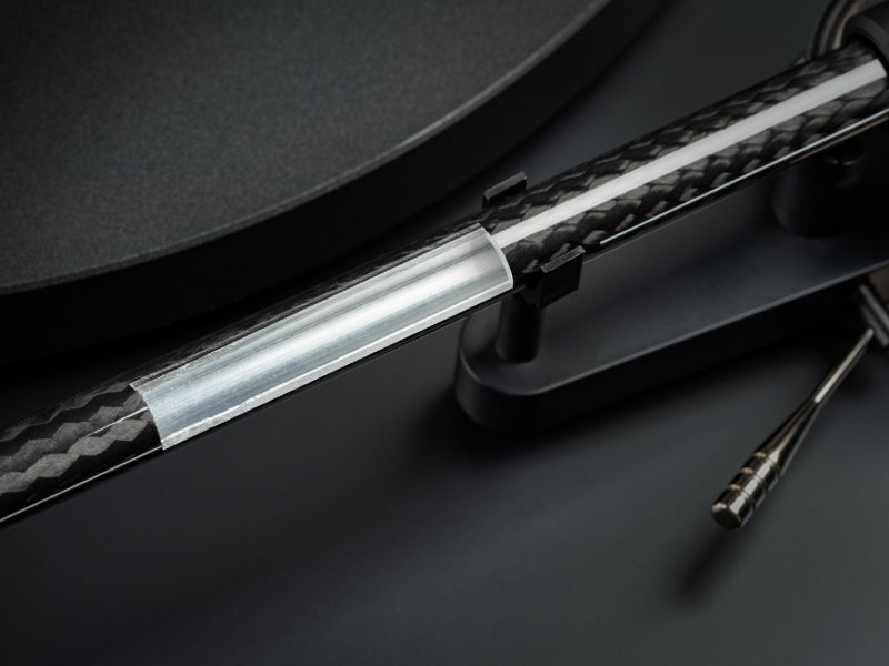 8.6” one-piece carbon-aluminium tonearm